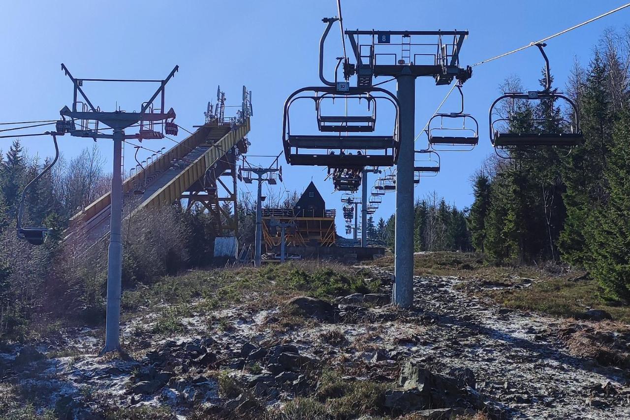 Enjoyharrachov - Atraktivni Slunne Studio Certovka V Centru Harrachova S Garazovym Parkovanim, Wifi-Wlan, Sat, Herni Konzoli, Netflix Zdarma A Nejkrasnejsim Vyhledem Na Certovu Horu S Arealem Skokanskych Mustku A Sjezdovku Екстер'єр фото